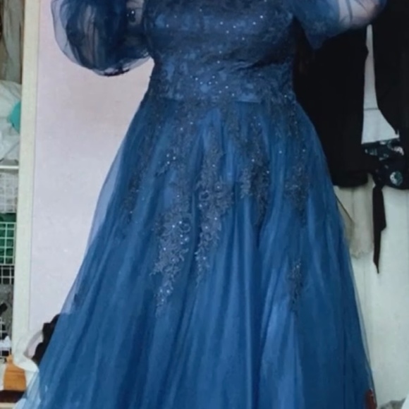 Beautiful Blue gown - Picture 3 of 3